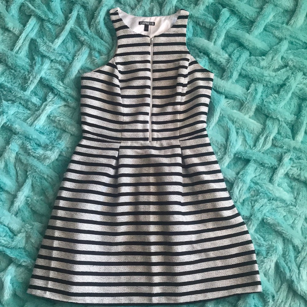 Stylish dress and very well made with pockets.❤️🎉